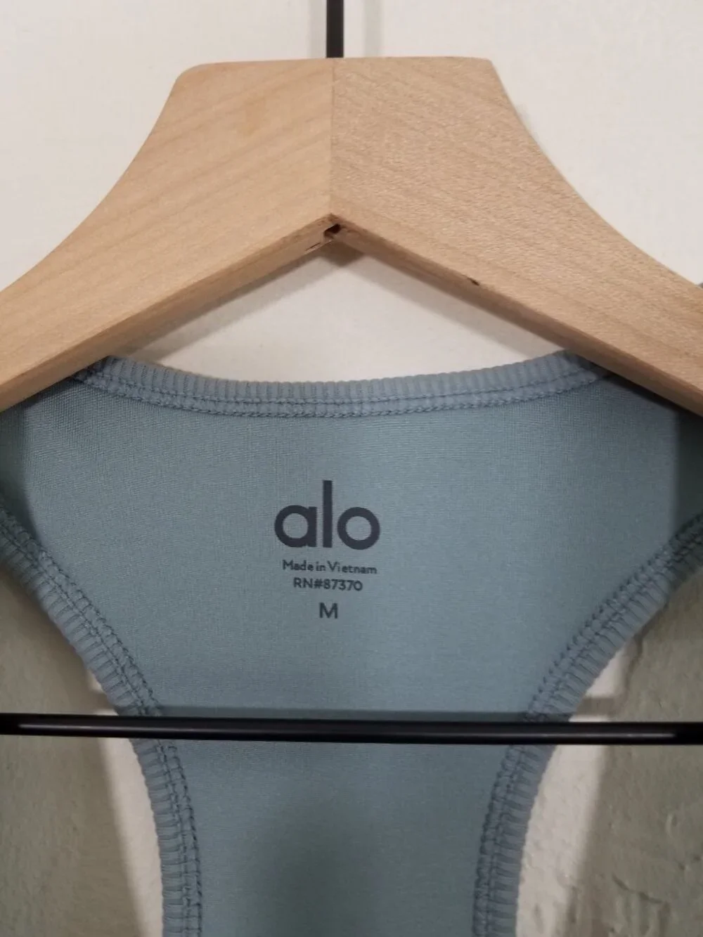 ALO Yoga Ribbed Crop Top with Built in Bra Size M